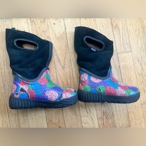 Toddler Bogs Black Winterboots W/ Floral Pattern (Shearling, Suede & Rubber)